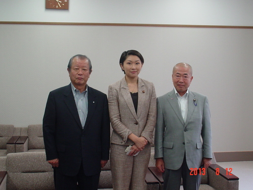 （写真：小渕優子財務副大臣と面会）