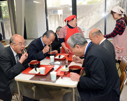 活動記録（役場地下食堂プレオープン前の試食会）.jpg