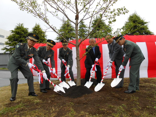 活動記録（富士学校・富士駐屯地開設60周年記念植樹）.JPG